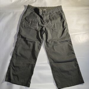 Danskin Woman Olive Green Cropped Pants Size Small Cargo Zip Pockets